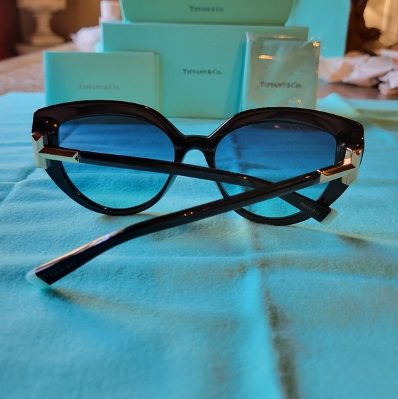SOLD Tiffany & Co Sunglasses TF4170.  MA1215 - Picture 16 of 17